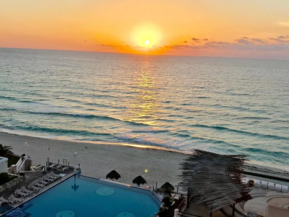 Bof Apartments Cancún Messico